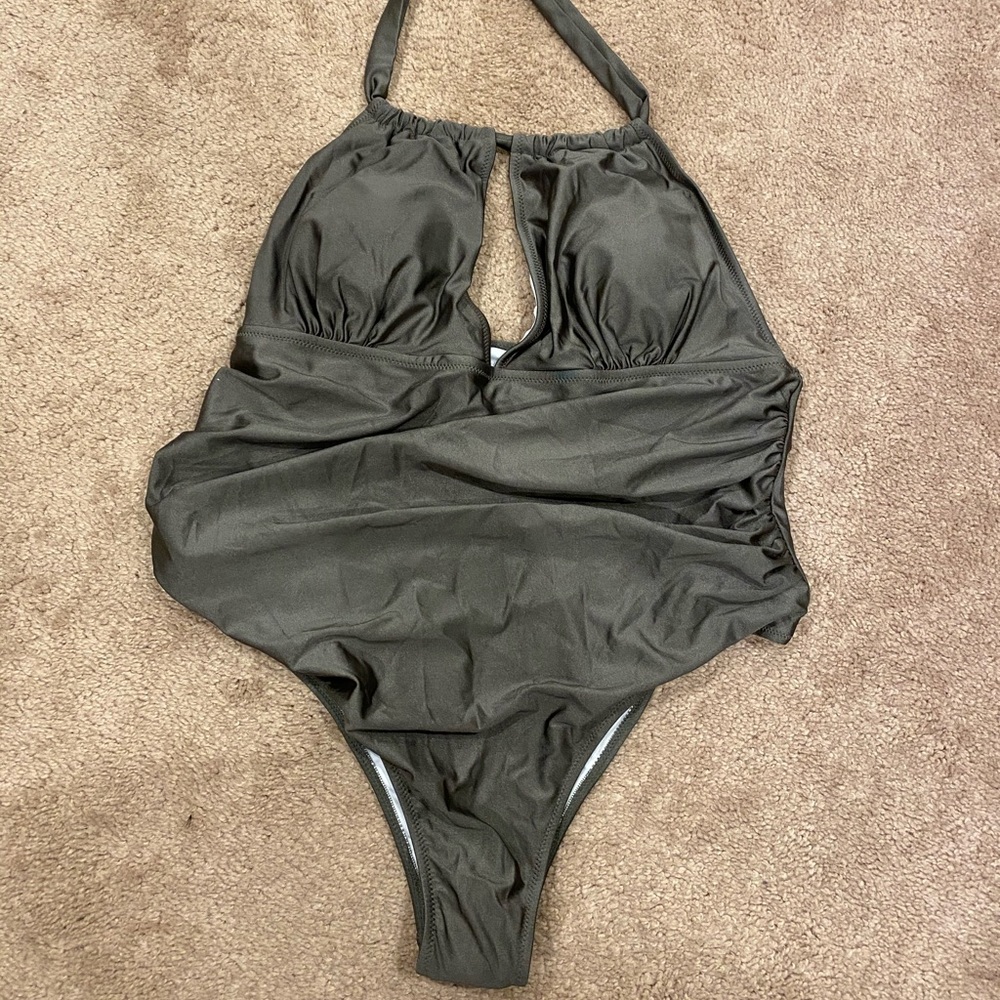 CUPSHE NWT Green Halter One Piece Swimsuit 1X